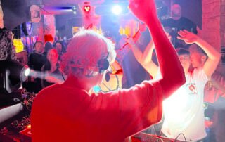 Allister-Whitehead-on-the-decks-cropped